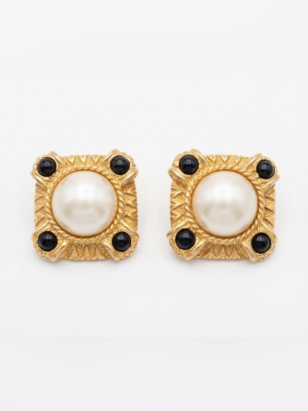 Vintage Clip-On Earrings Pearl